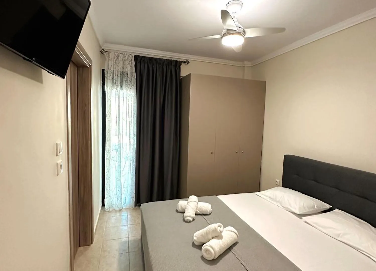 ניאה אירקליה Diara Apartment יוון