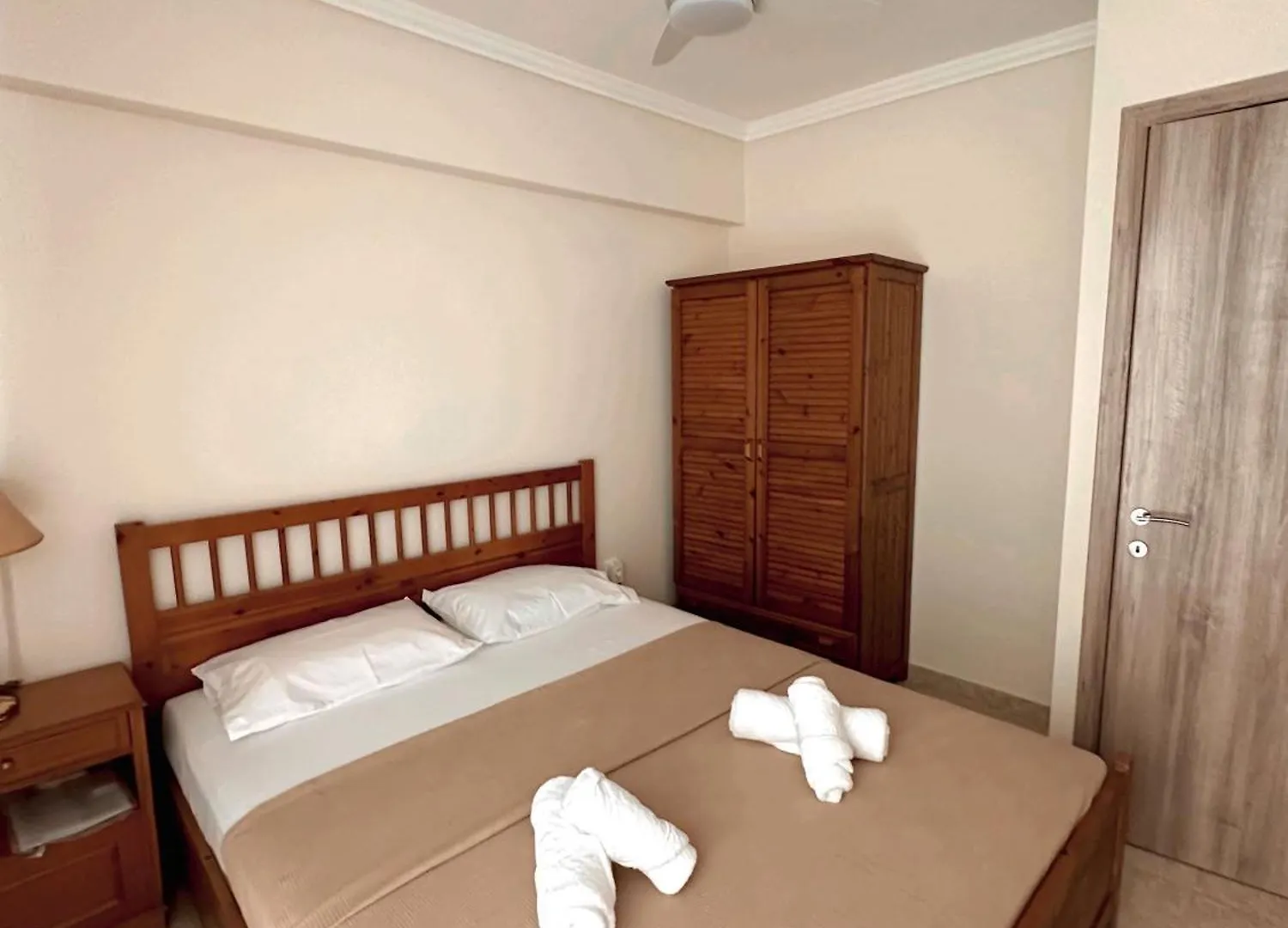 ניאה אירקליה Diara Apartment יוון